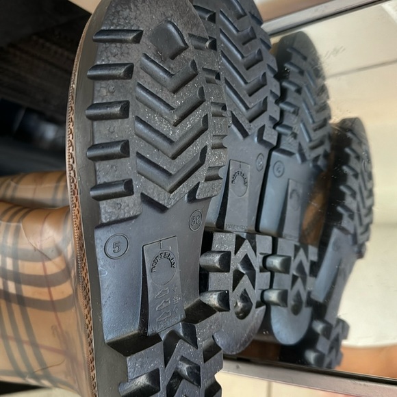 Women’s Burberry Rain boots - Picture 4 of 7